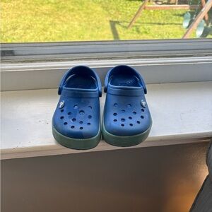 Crocs Royal Blue w light blue band clog. C10